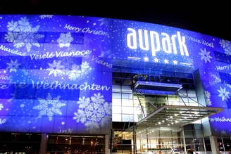 Vianočné osvetlenie nákupného centra AUPARK, vianoce, dekorácie na vianoce, vianočné osvetlenie, vianočné hviezdy, vianočné osvetlenie vonkajšie, Proietta projektor, Proietta projector